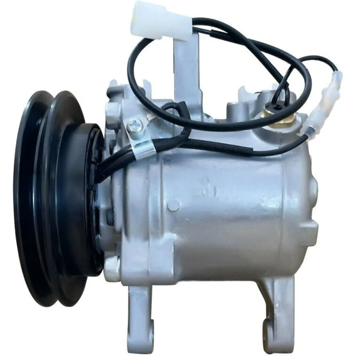 

12V Air Conditioning Compressor 447260-5781 3C581-50060 3C581-97590 For Kubota M108S M5040 M7040 M8540 Tractor SV07E AC
