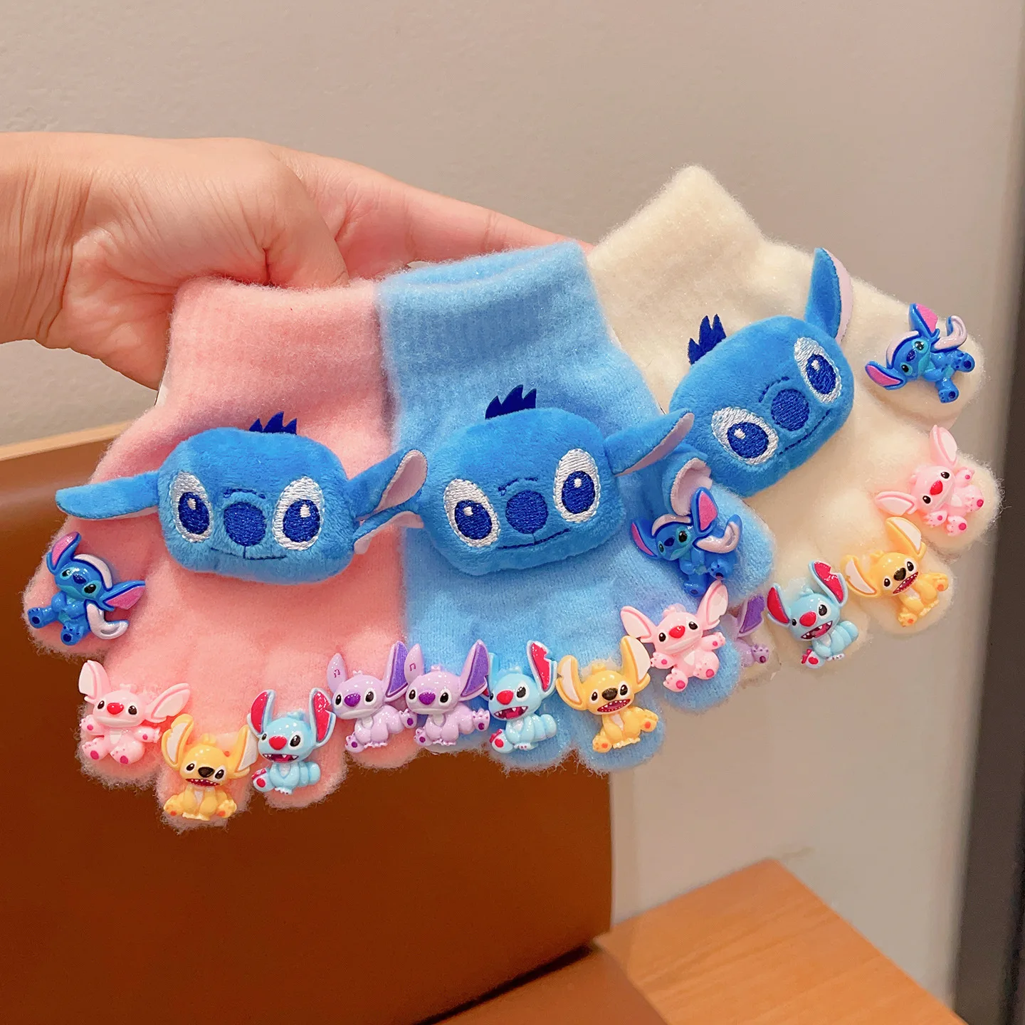 Cartoon Gloves Wint…