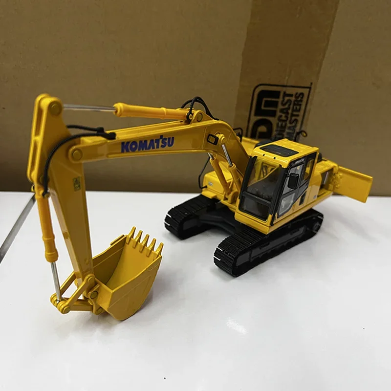 UH Diecast Alloy 1:43 Scale Komatsu PC200-8M0 Excavator Engineering Vehicle Model Adult Classic Toy Souvenir Gift Static Display