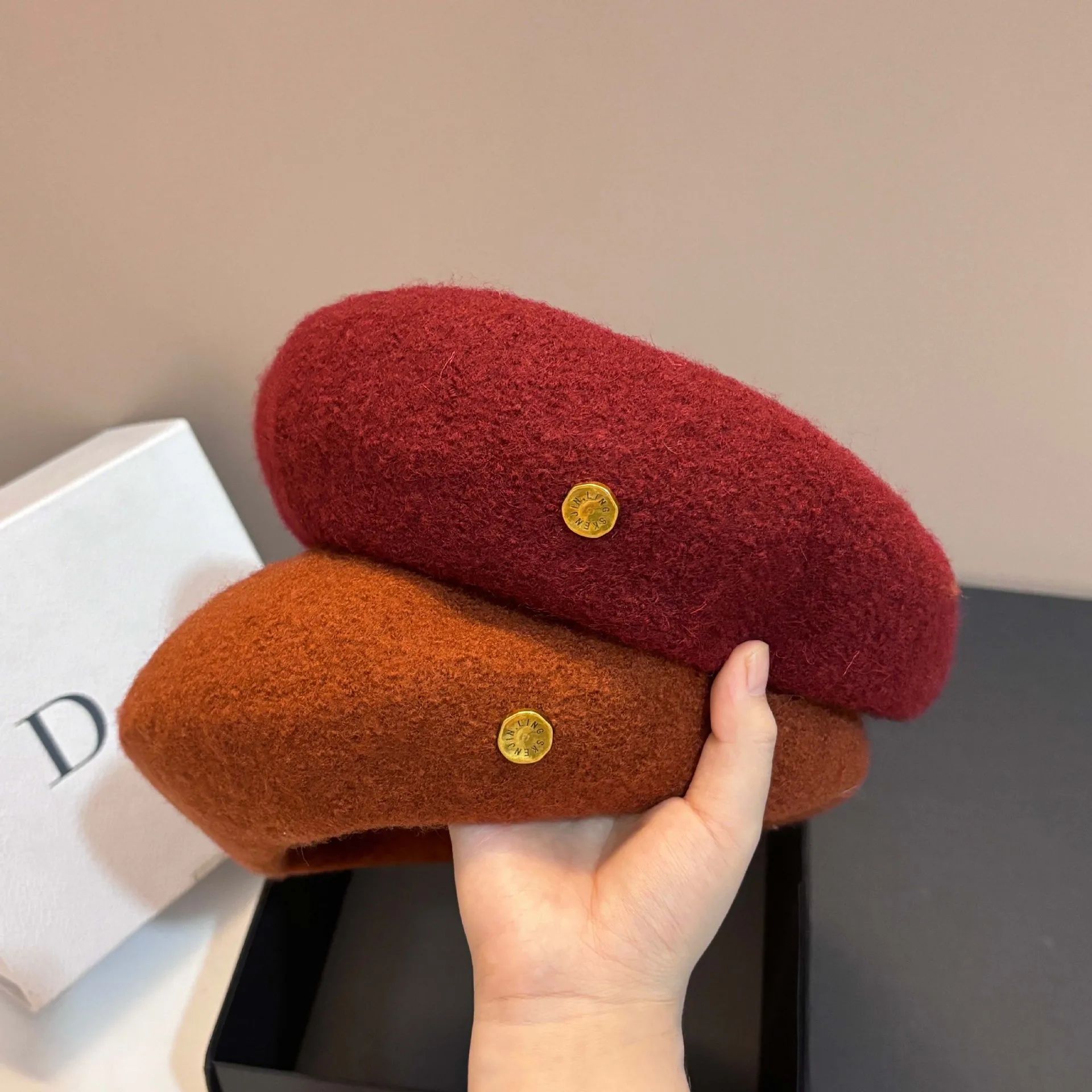 

Women's Wool Beret Hat - Winter Warm Retro Painter Cap, Fashion Vintage Style, Sweet & Youthful Bud Hat for Casual Wear