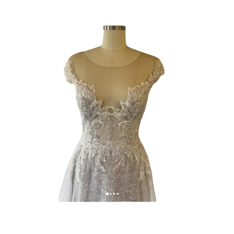 

2026 Enchanting Lace Applique Wedding Dress With Iridescent Pearl Buttons On The Back Sparkling Chiffon Bridal Gown Custom-Made