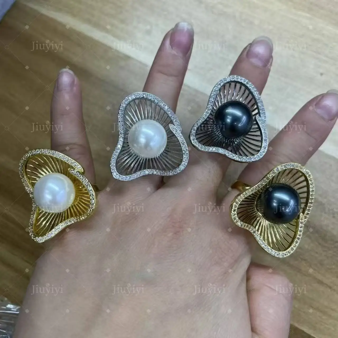 

2025 New S925 Luxury Hollow-out Diamond-studded Pearl Ring and Earrings: Fashionable, Classic, Fully Showcasing Elegant Design.