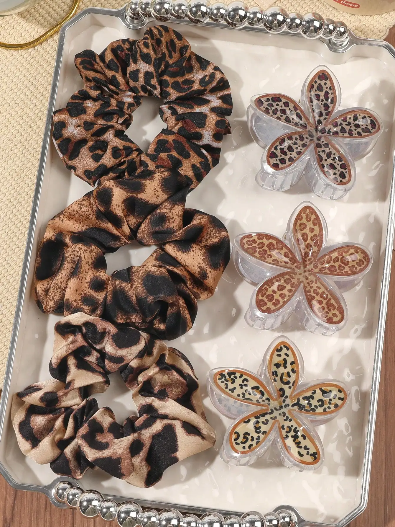 6Pcs Leopard Print Hair Scrunchies ＆ Leopard Flower Hair Claw Clip Hair Accessories Hair Ties for Women Holiday Gift Banana Clip