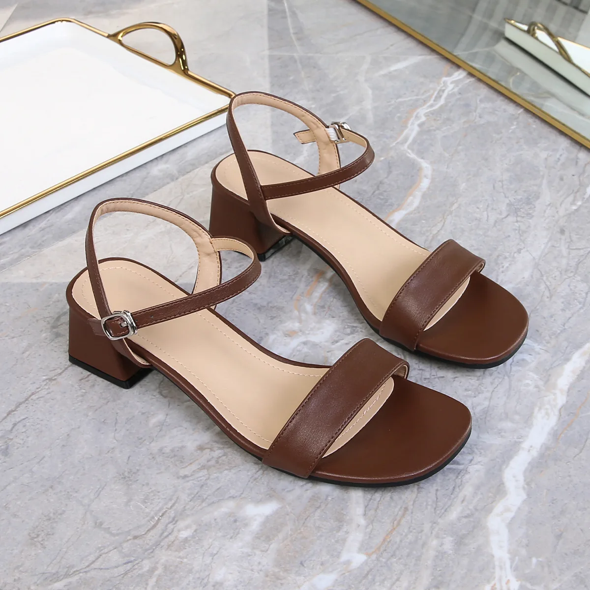 

Женские летние модные сандалии из мягкой кожи на массивном каблуке, с круглым носком, открытые, нескользящие, износостойкие, на высоком каблуке, большие размеры до 44