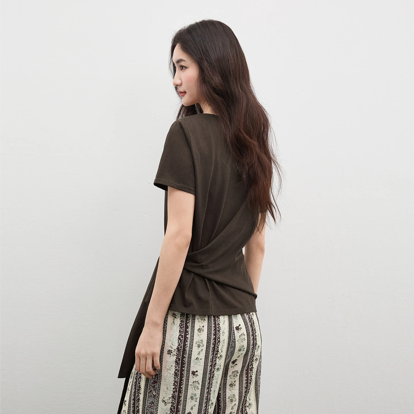 SENTUBILA Women's Summer T-Shirt Knit Cotton Short Sleeve Top 2026 Minimalist Round Neck Self-Tie Belt Slim Waist Tees 162TA3735