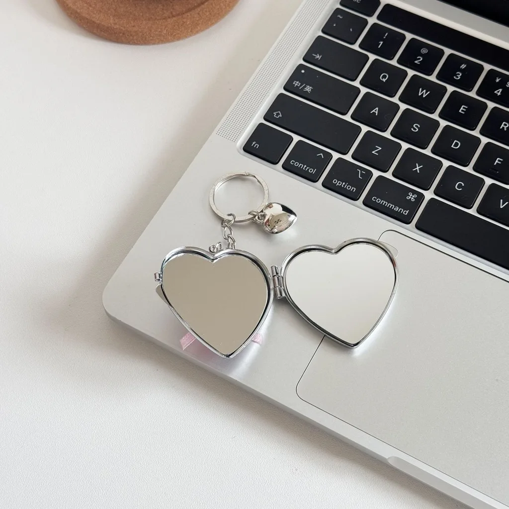 Portable Makeup Mirror Pendant Cute Cute Bag Accessory Heart-Shaped Keychain Delicate Butterfly Decor Keychain For Graduation