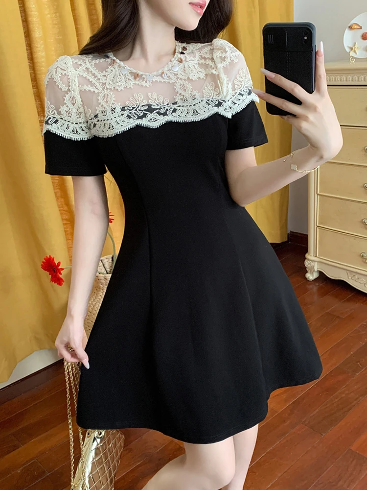 

Korean Fashion Hollow Lace Splicing Black Mini Dress 2025 New Summer Retro Women O-Neck Short Sleeve Casual A-Line Dress