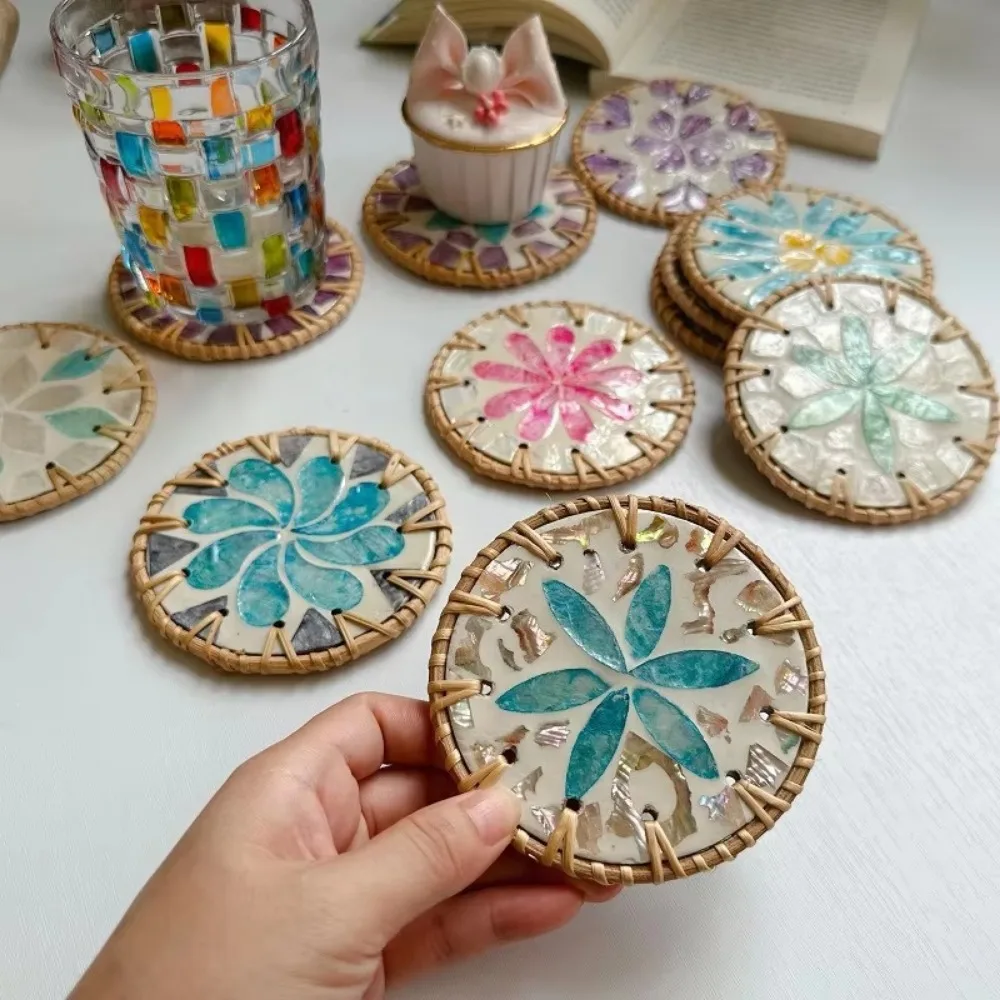 

Новая подставка из ротанга 10 см, красочный коврик для чашки ручной работы, круглый термостойкий защитный коврик для обеденного стола для кофе, чая, горячего напитка