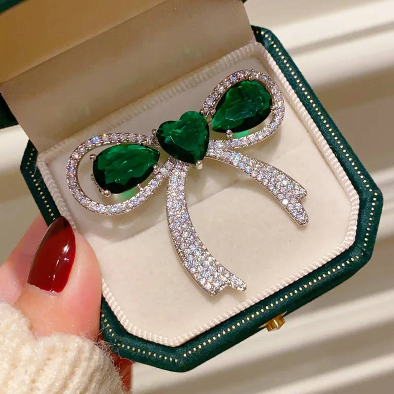 Created Emerald Brooches For Women Cute Green Bowkot Silver Color Sweater Coat Accessories Clip Pin Buckle Fashion Jewelry