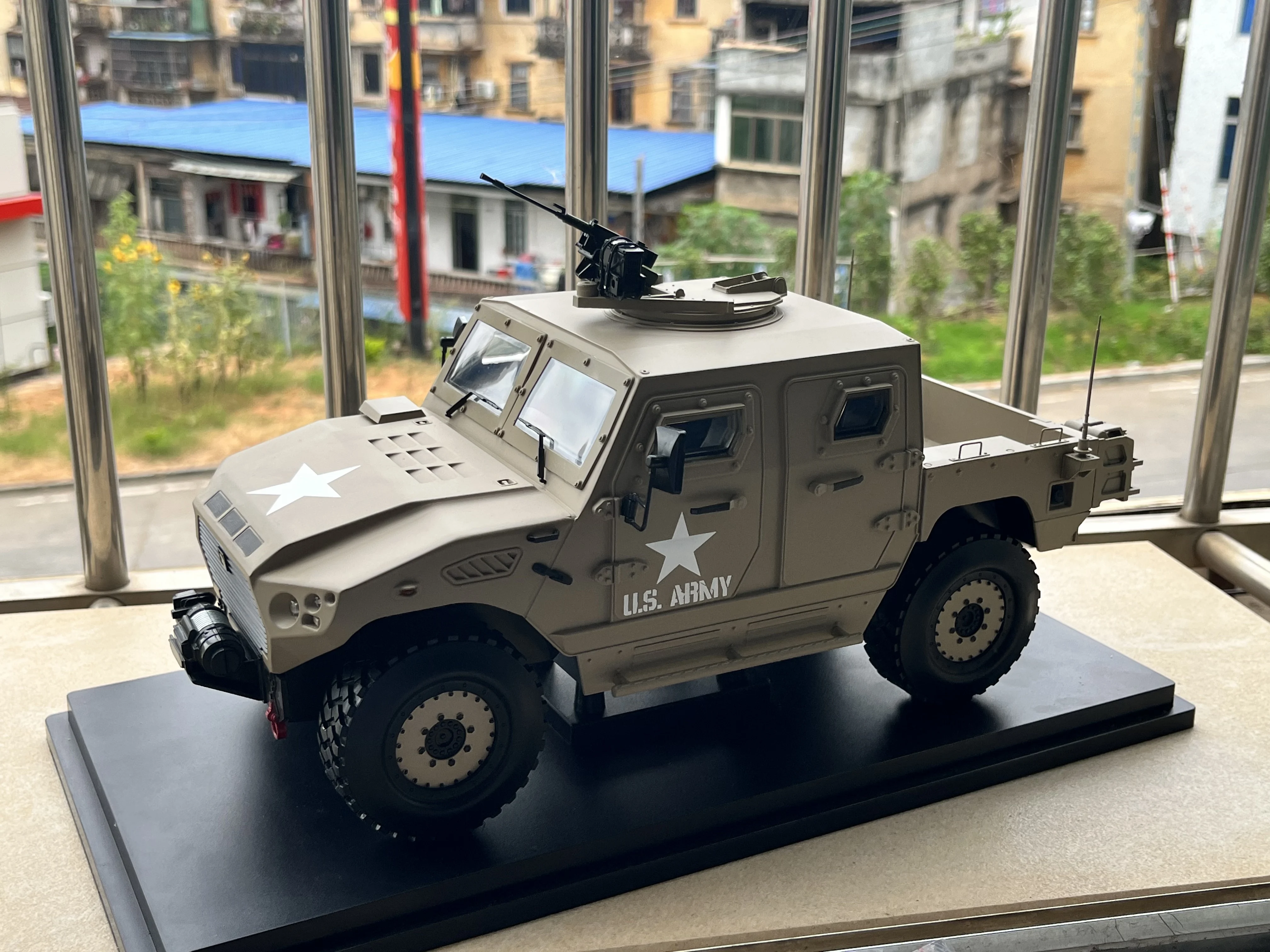 

Diecast 1/16 Scale Czech 440A Tactical Armored Vehicle Alloy Militarized Tank Model Collectible Toy Gift Souvenir Display