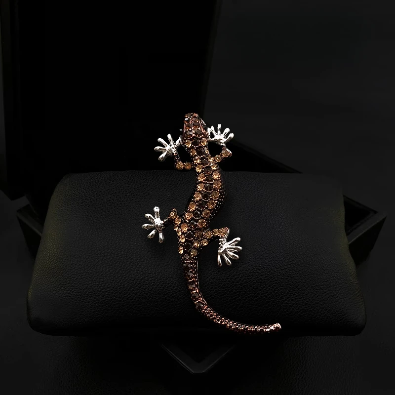 

Vintage Gecko Brooch for Men Suit Exquisite High-End Brown Corsage Large Animal Pin Clothing Accessories Rhinestone Jewelry 2052