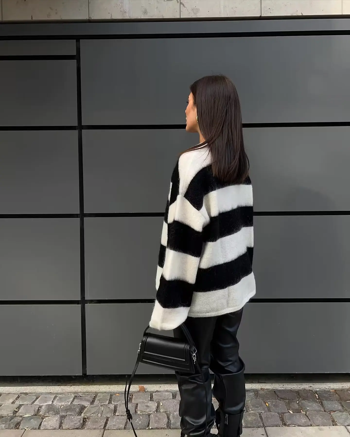 2024 Autumn Winter Fashion Women Loose Sweater Casual Round Neck Long Sleeves Solid Color With Black White Stripes Outwear