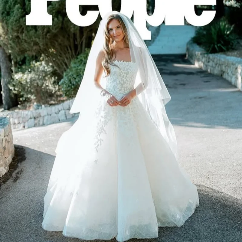 

Customized simple white Ball Gown Royal Wedding Dresses applique Long sleeves Long tail Made Robe De