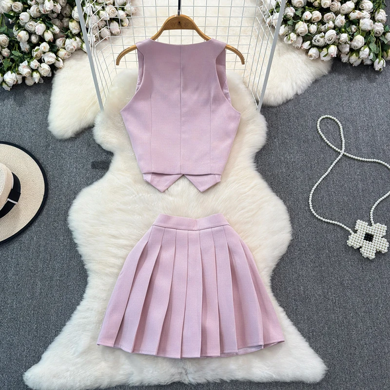 NOVEDAD DE VERANO 2021, traje pequeño de estilo fragante con cuello en V y hebilla de Metal, chaleco + Falda corta plisada, conjunto de dos piezas liso y elegante para mujer