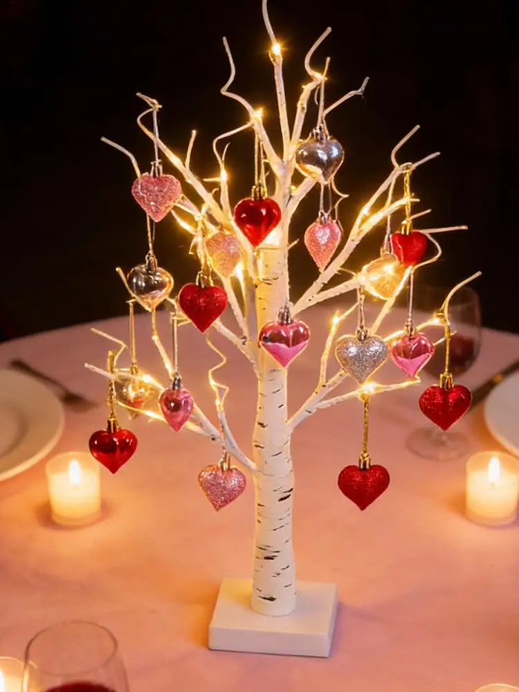 Romantischer Valentinstag-Birkenbaum mit Timer, 24 LED-Lampen und 18 Herz-Ornamenten für den Innenbereich und Tischdekoration.