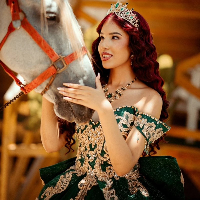

Блестящие темно-зеленые платья Quinceanera по индивидуальному заказу с открытыми плечами, блестящая аппликация, кружевной бант, длинный хвост, Vestido 15, Quinceanera