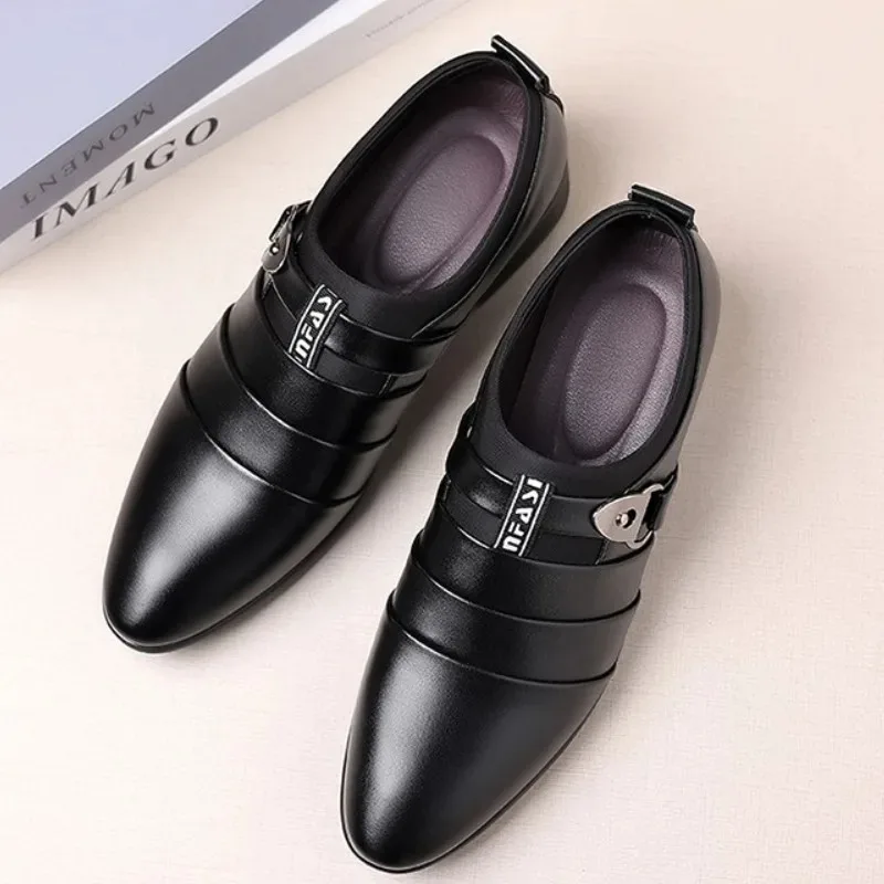 2025 Nuevos zapatos de cuero para hombres, zapatos de vestir de negocios, zapatos casuales de punta grande coreanos de moda y versátiles