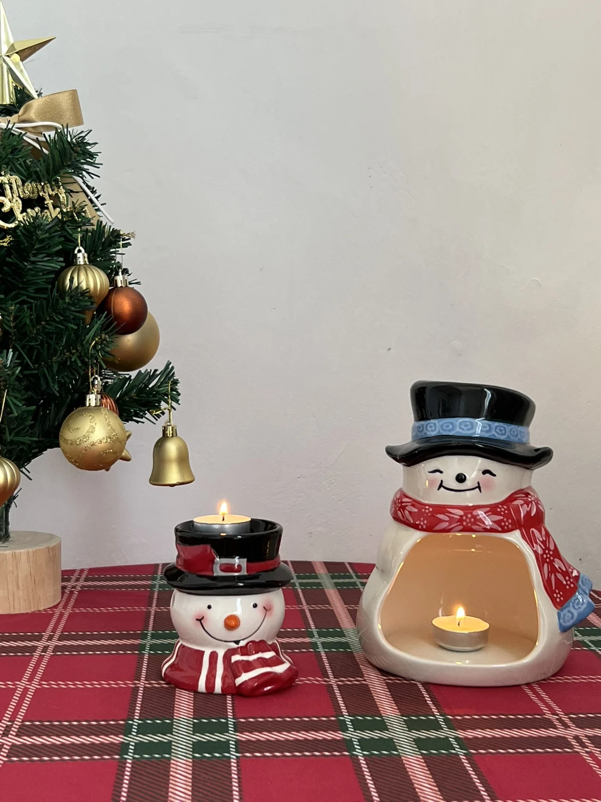 Pure hand-painted Christmas snowman, reindeer, gingerbread man, ceramic aromatherapy stove