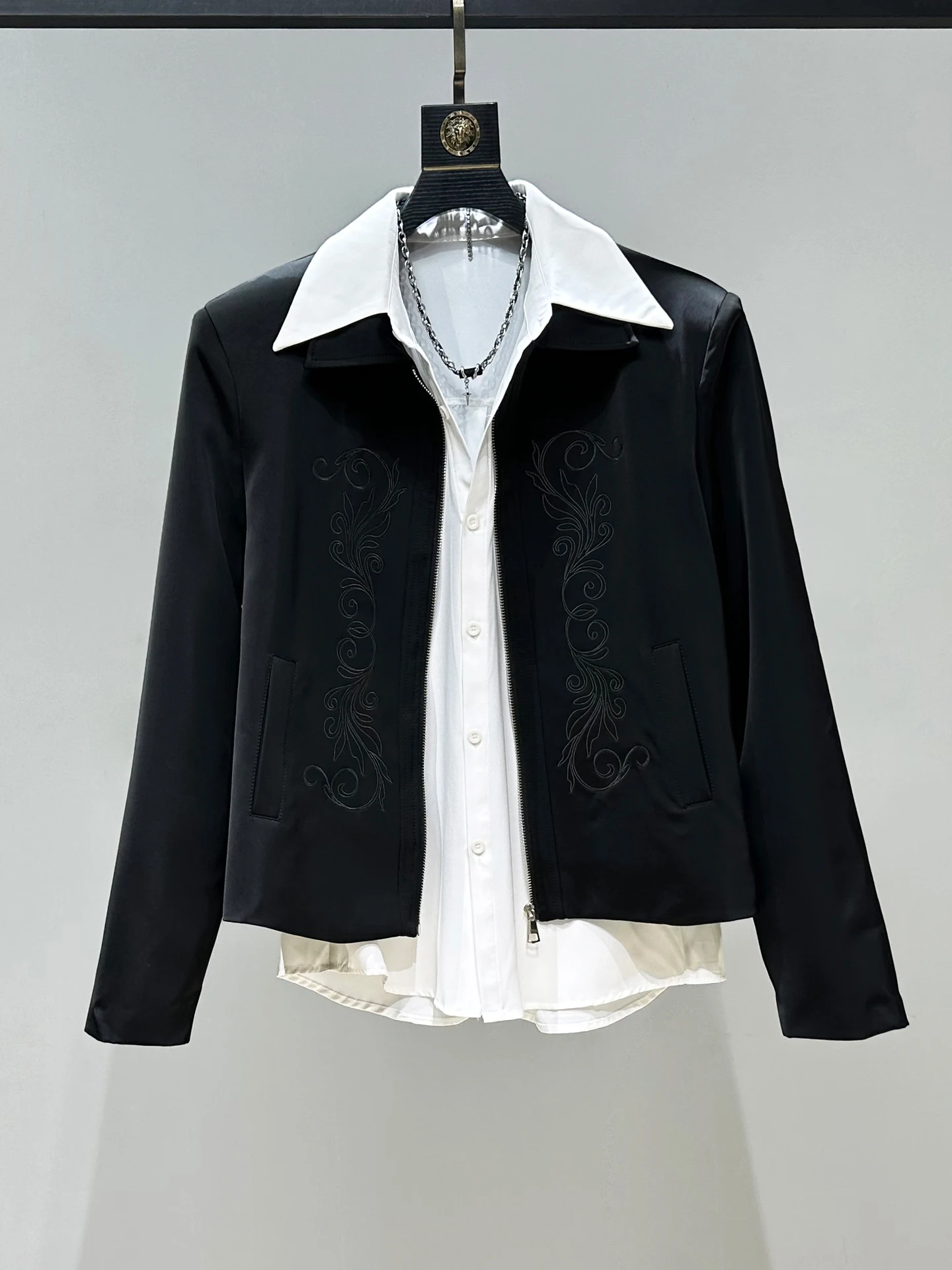 

High Densi Embroidery ort Jaet Men's Pad oulder High Quali Design Loose Fit Autumn Polyester Fiber Youth Faion