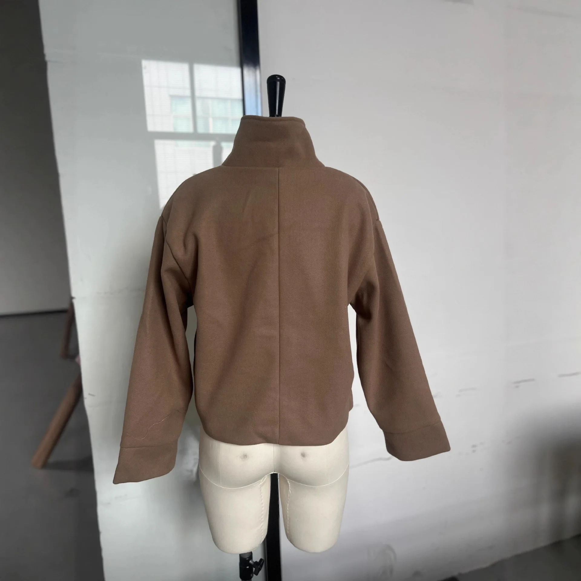 معاطف قصيرة من الصوف للنساء سترات مزج بياقة واقفة معطف سميك دافئ Y2k ملابس الشارع الشهير ملابس خارجية للعمل لخريف وشتاء 2025