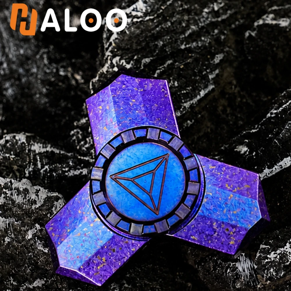 

Haloo Player's Titanium Alloy Three-Page Metal-Feel Fingertip Spinning Top Is A Decompression Toy