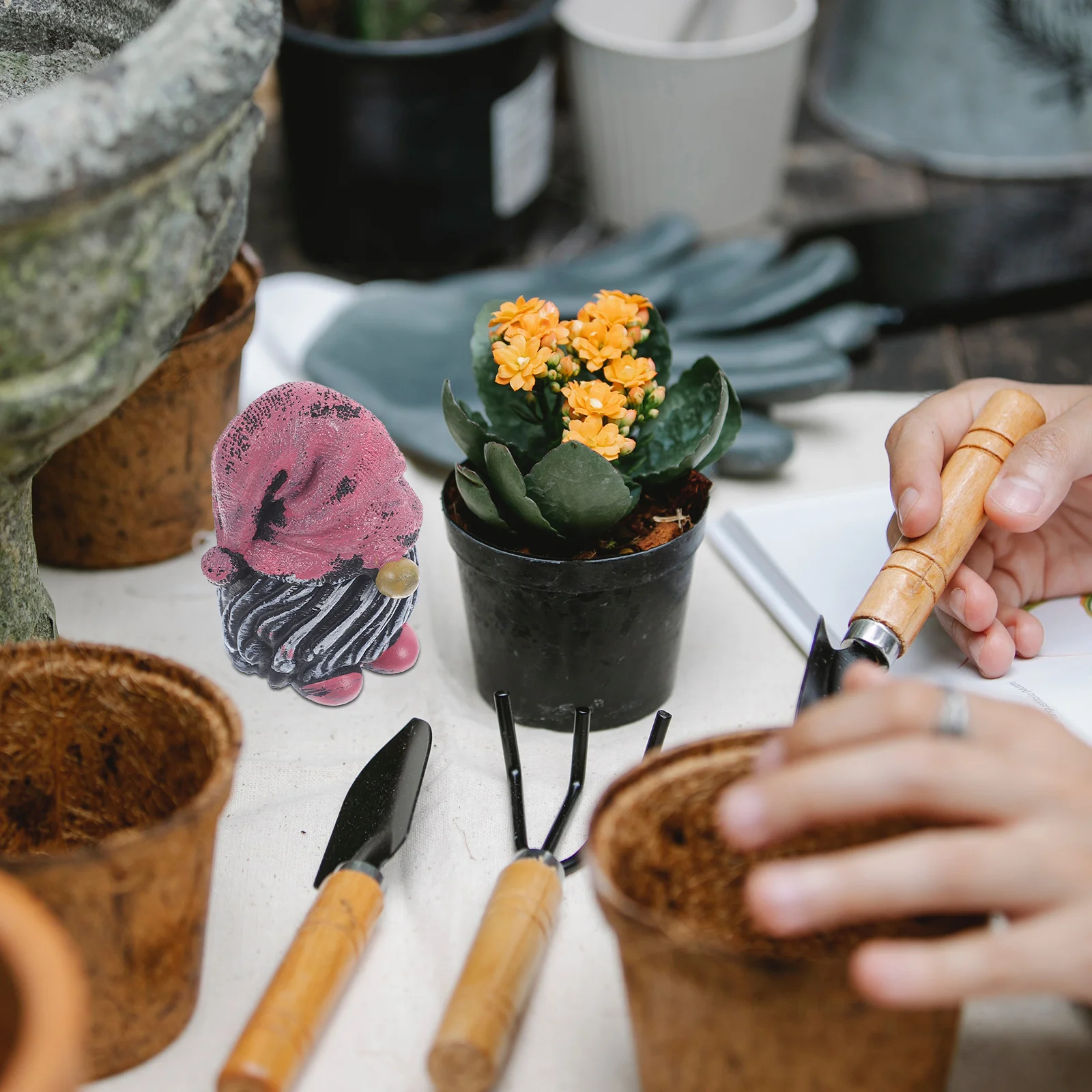 

Mini Resin Cute Gnome Small Garden Statue Desktop Decorative Ornament For Home Garden Easter Decoration Craft Gift