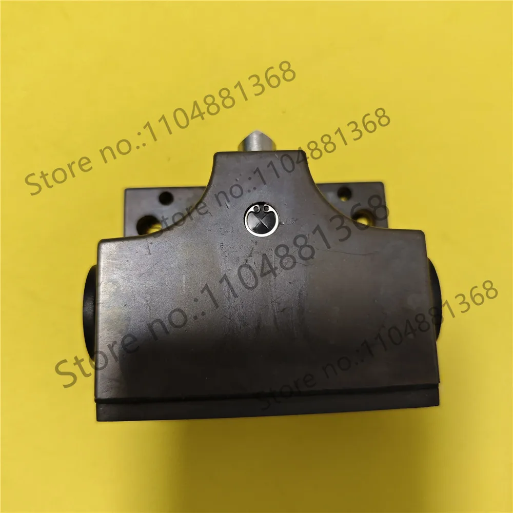 1pcs Combination travel switch SN02D12-502-M SN03D12-5SN02R12-502-MC1688