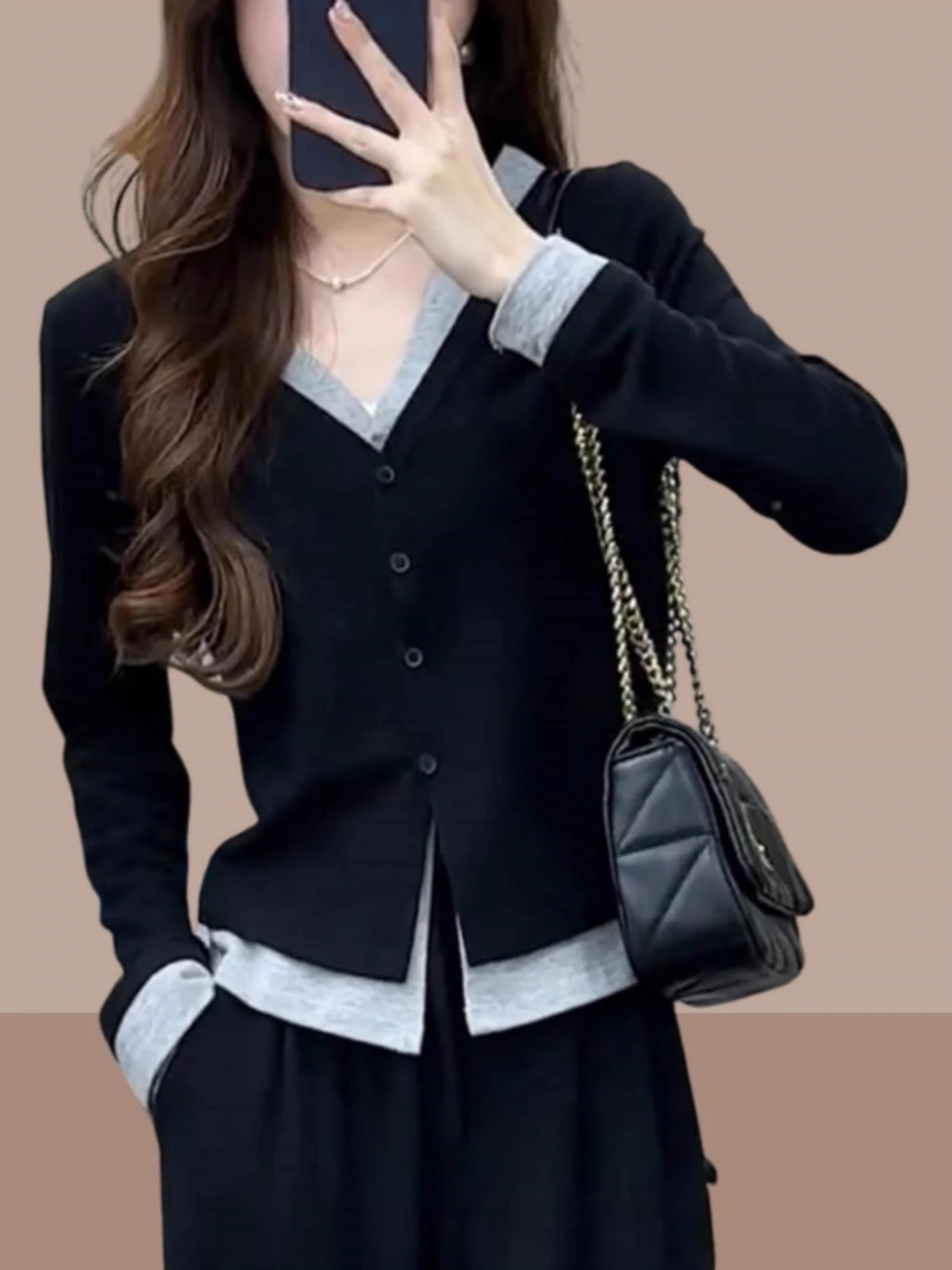 

Women's Knitted V-Neck Short Sleeve Sweater Vest Casual Style Regular Fit Soft Medium Fabric Long Sleeve Inner Wear Top