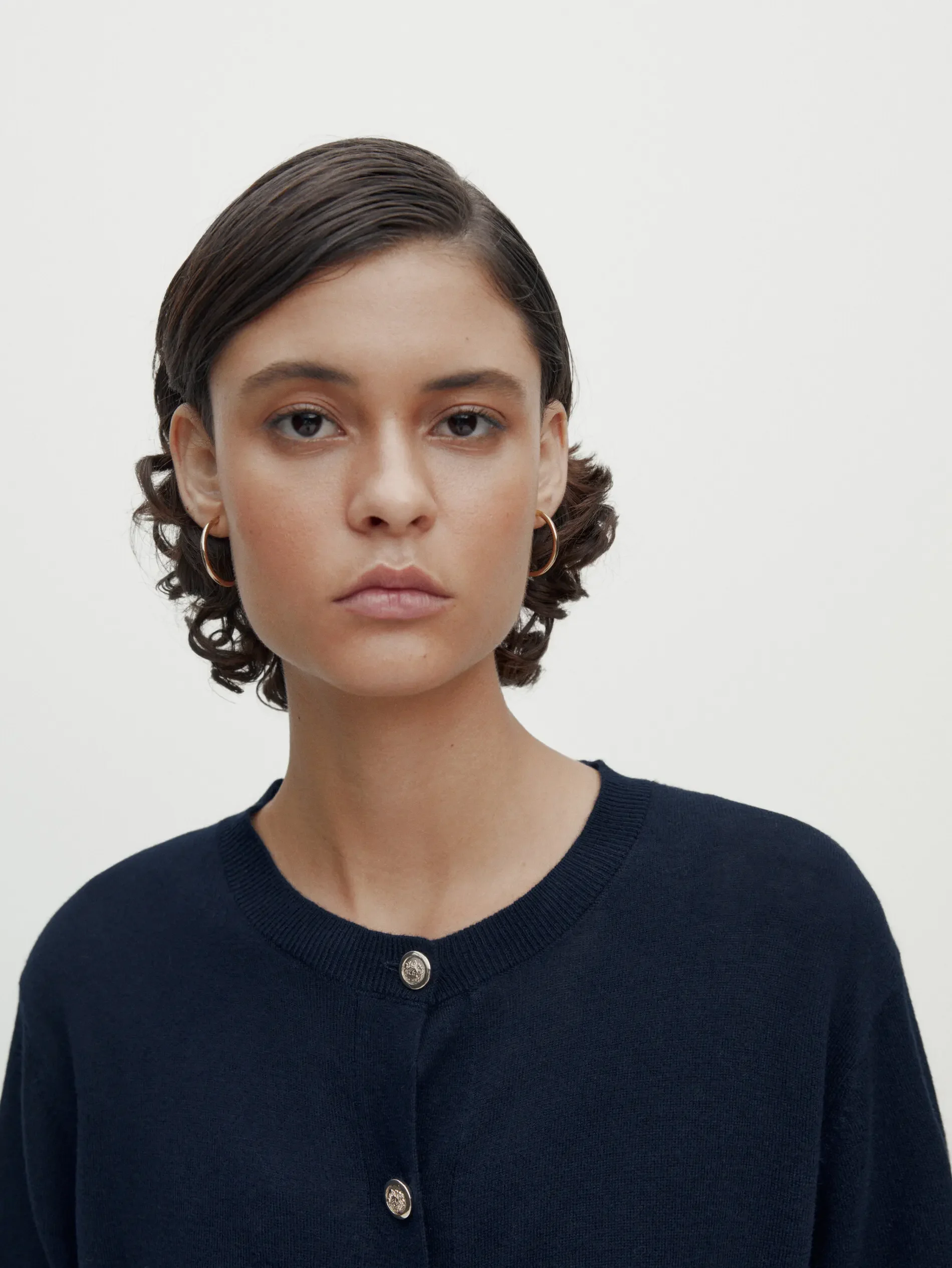 Costume etereo 2025 massidutti autunno nuovo stile di cardigan lavorato a maglia con fibbia dorata elegante stile casual da donna