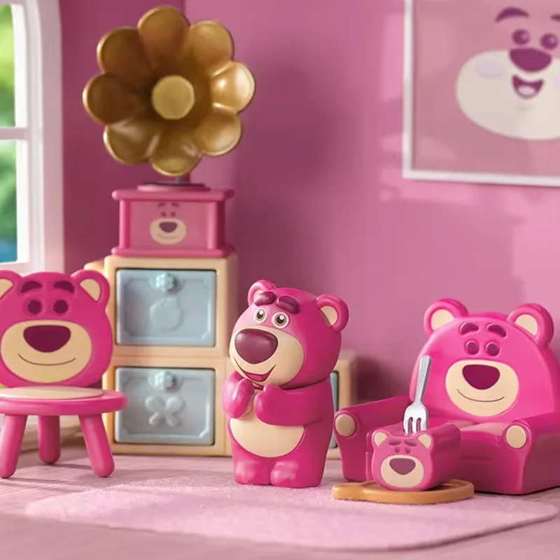 MINISO Disney ตัวละครกล่องตาบอด Lotso's Room Series โต๊ะตุ๊กตา Mystery Box Kawaii ของเล่นสําหรับเด็กวันหยุดของขวัญของแท้