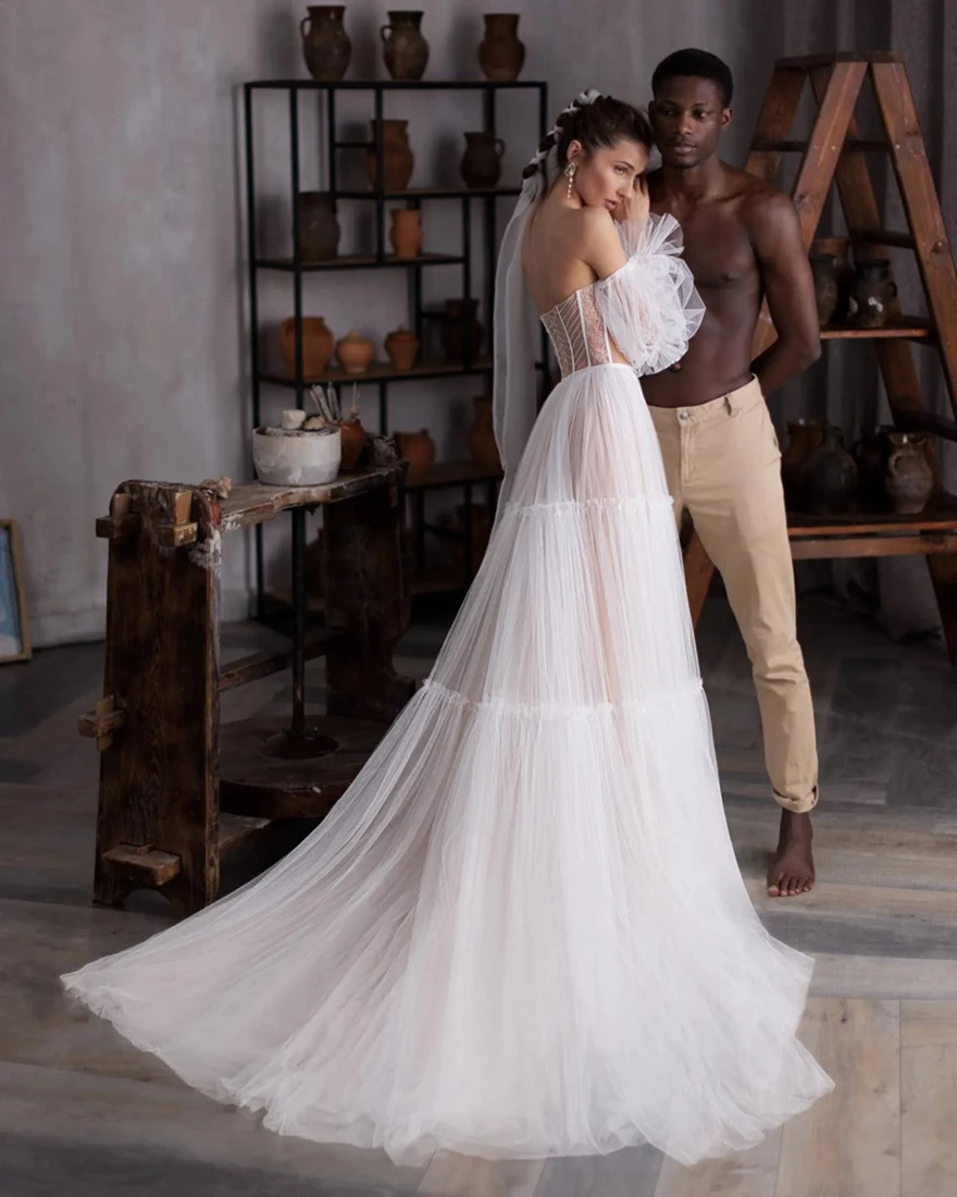Julie Vino Vestido de Novia Bohemio de Tul con Manga Larga, Escote Corazón, Lentejuelas, Estilo Boho para Playa, Corte A, Sin Espalda