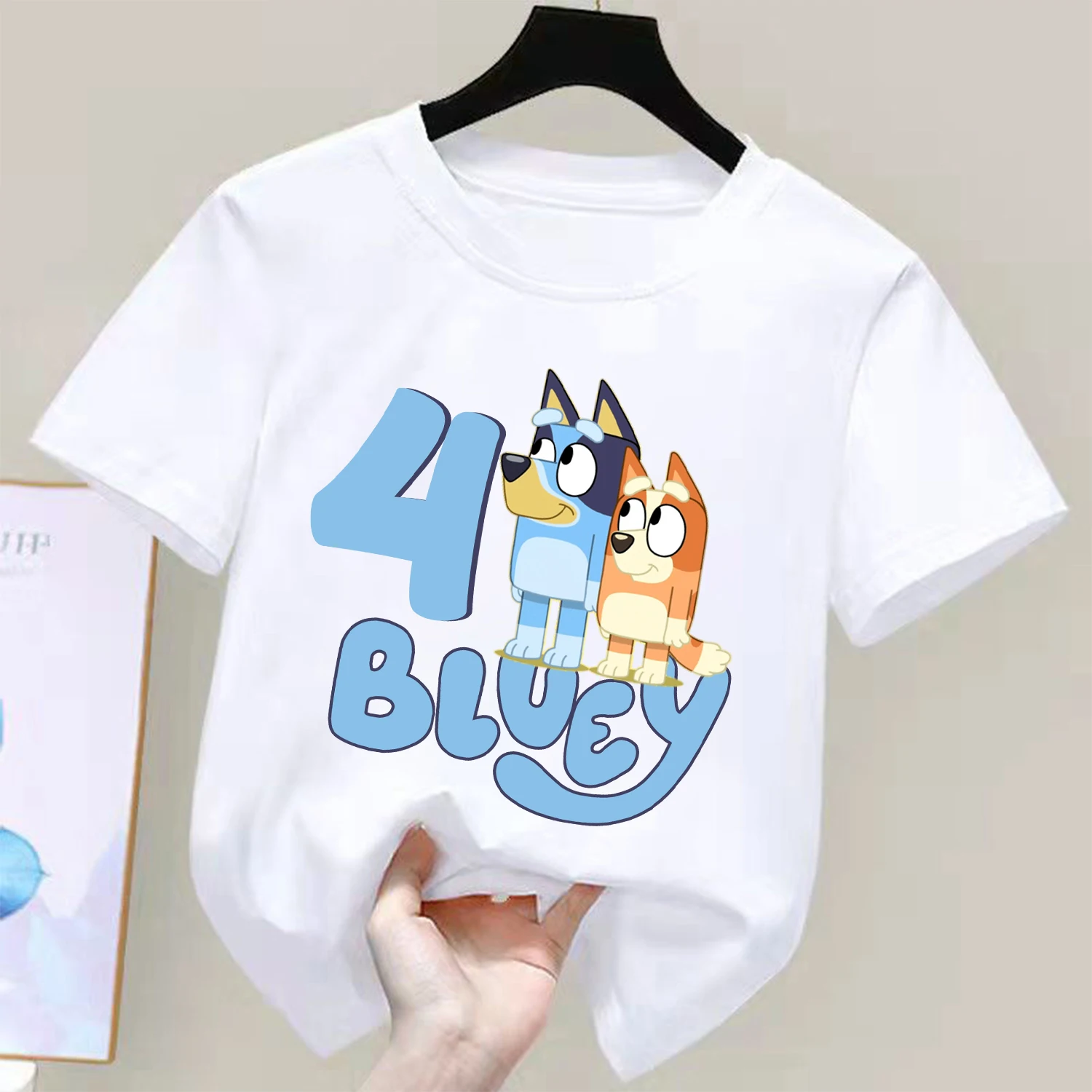 T-shirt Blueys per bambini Figura di compleanno Tee Top Abiti da cartone animato Moda bianca Manica corta Bambini Anime Abbigliamento ampio Regalo