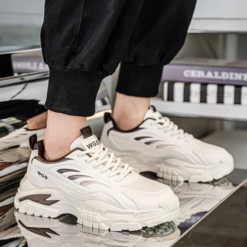 

Мужские кроссовки на толстой подошве. Нескользящая и прочная спортивная и повседневная обувь. Универсальная и удобная для путешествий.