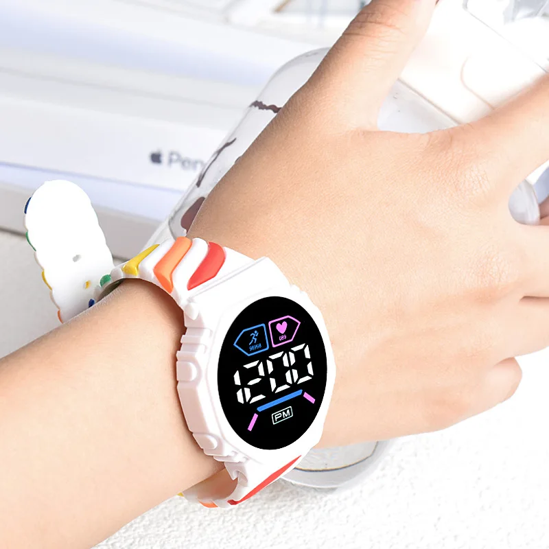 YIKAZE Jam Tangan Anak Jam Tangan Elektronik LED untuk Anak Laki-laki Perempuan Jam Tangan Digital Anak Ibu Olahraga Tali Silikon Pelangi Kedap Air