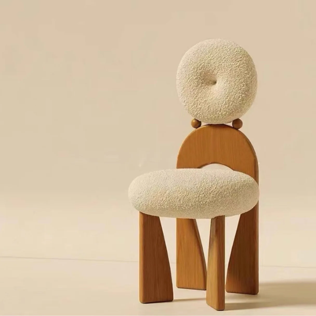 العصور الوسطى، كرسي الطعام، الخشب الصلب، غرفة المعيشة، الفندق، متجر شاي الحليب، الترفيه، الراحة