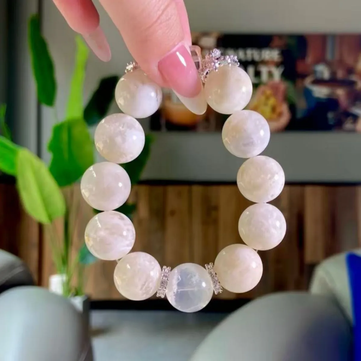 

Natural Large Particle White Ghost Crystal Bracelet, Women's Light Luxury Fashion Exquisite Bracelet, Gift, Original Design