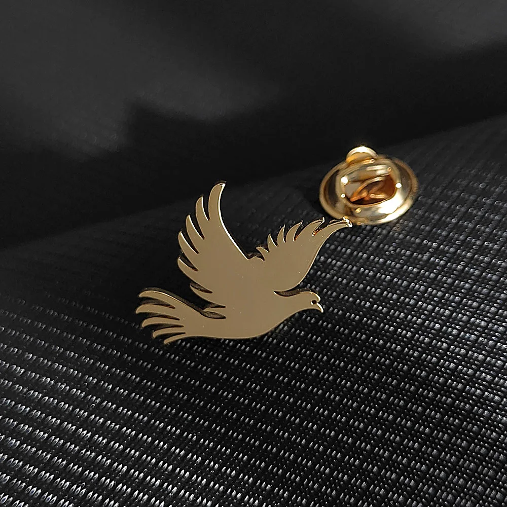 Fashionable stainless steel flying bird series brooch, decorative men's shirt lapel pin, party first choice badge - Detail 1
