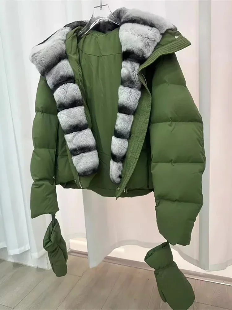A nova jaqueta curta com gola e luvas de pele de coelho é um casaco feminino quente e moderno