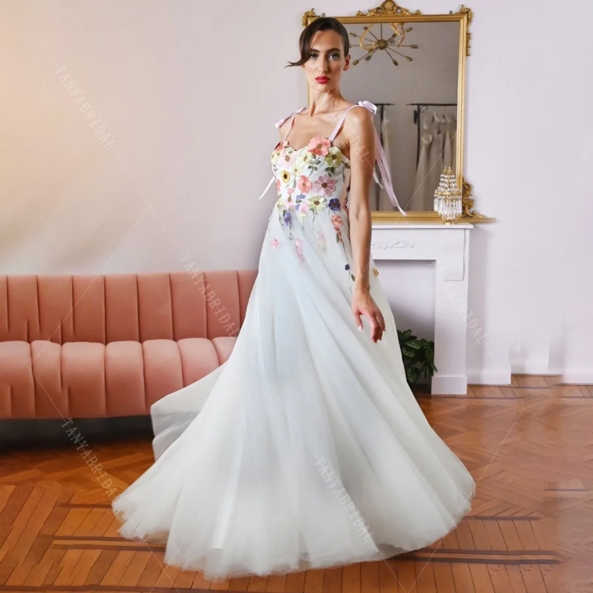 Vestido de novia colorido personalizado, vestido de novia romántico con flores en 3D, tirantes finos, tul, línea A, vestido de novia Floral TSWD525