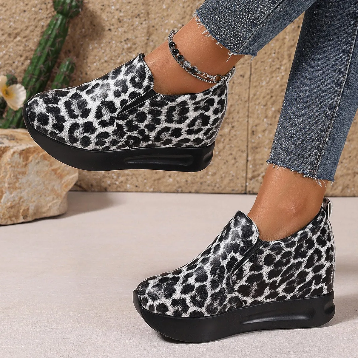 

Spring and autumn new thick sole casual single shoes women 2025 leopard print large size single shoes lazy shoes