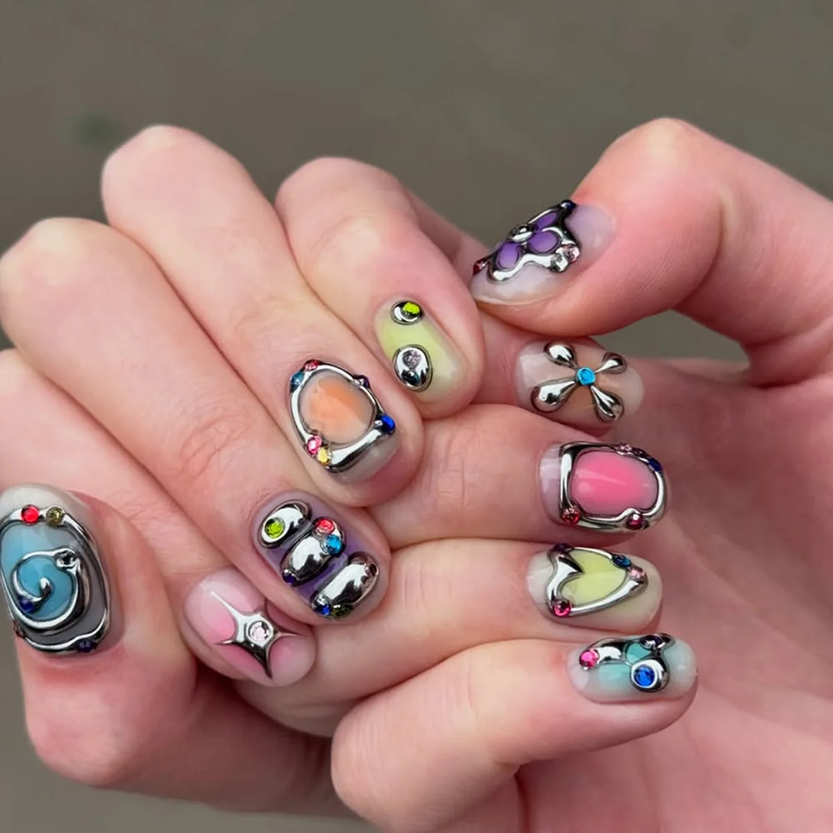24Pcs Colorful Smudge Nail 3D Gilded Silver Heart Stripe Press on False Nails Full Cover Short Square Fake Diamond Wearable Nail