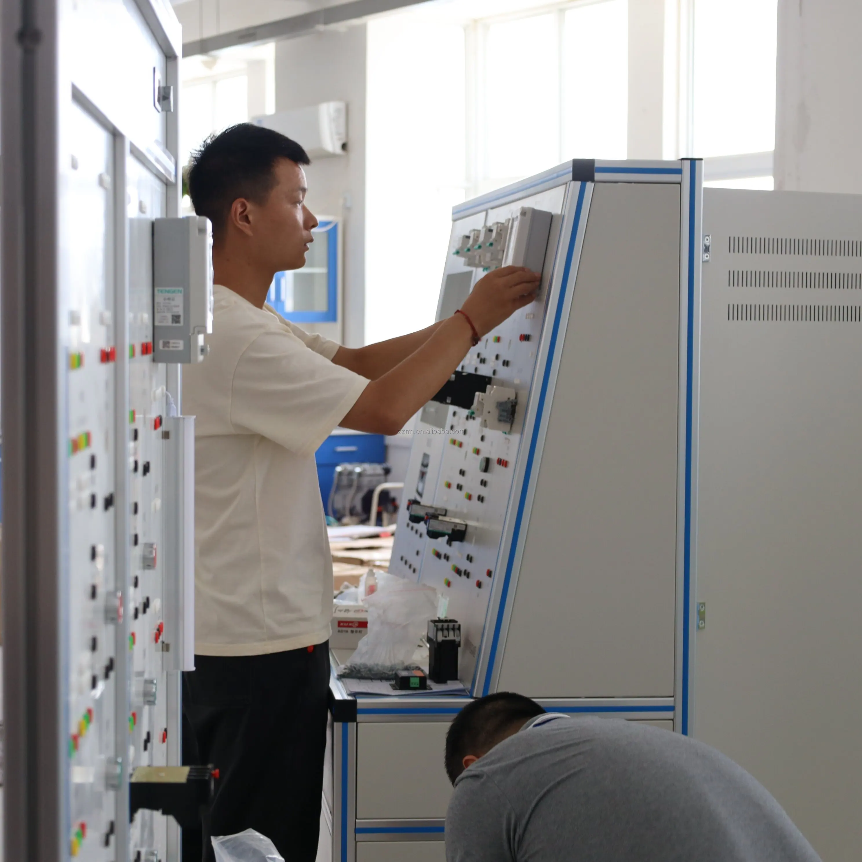 Hydraulic and Pneumatic PLC Control Comprehensive Training Kit Educational Training Equipment Hydraulic Pneumatic PLC Trainer