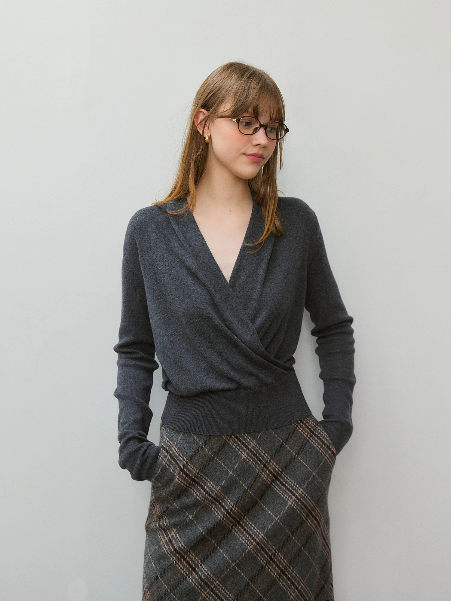 Elegant V-Neck Wool Blend Knitwear Women's Inner Wear Top Crossbody Waist-Cinching Sweater High Waist Type Long Sleeve