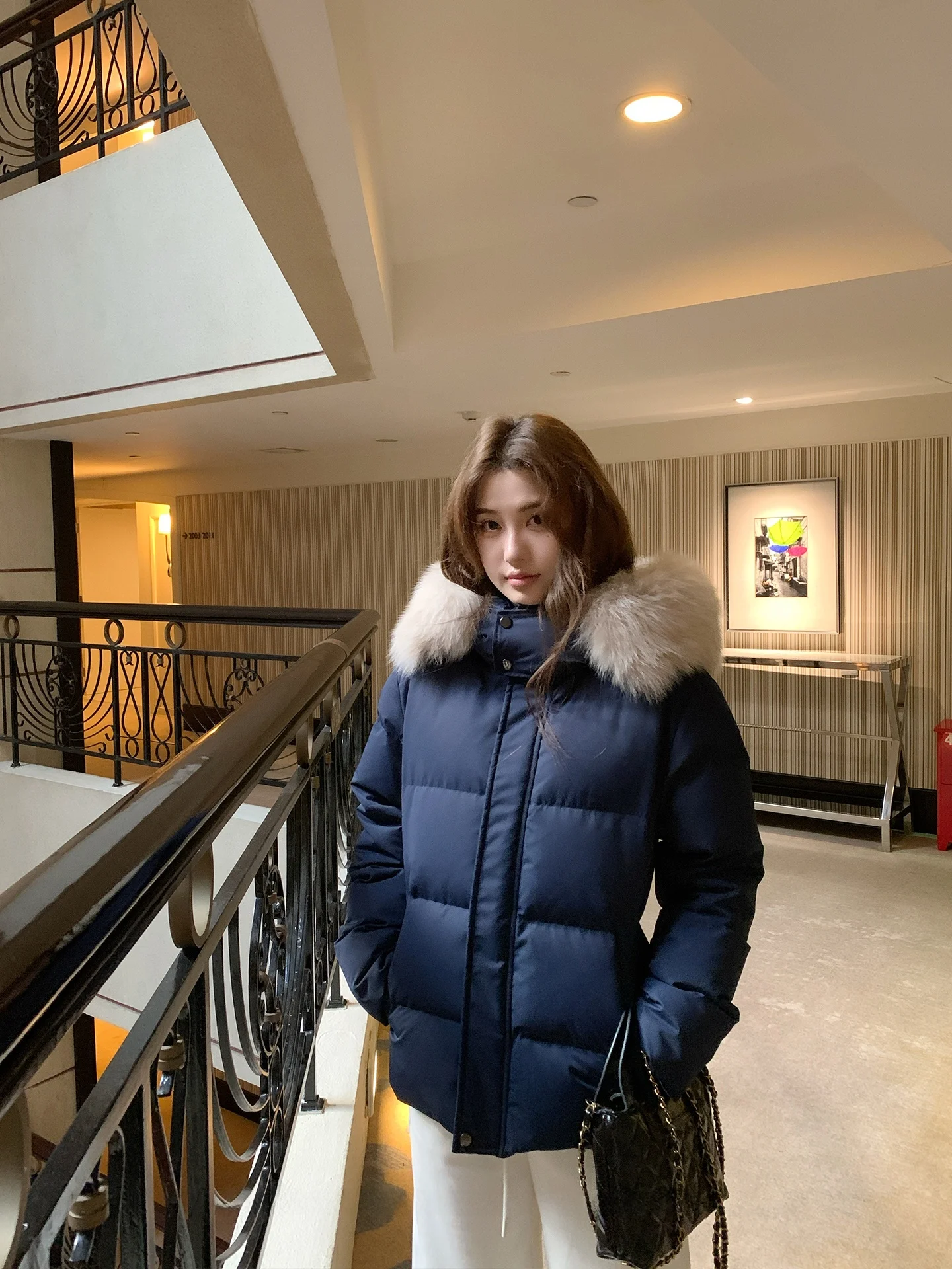 

SSONG Women's Short Puffer Jacket with Removable Fur Collar Stand Collar Warm White Hooded Waist-Cinching Winter Coat