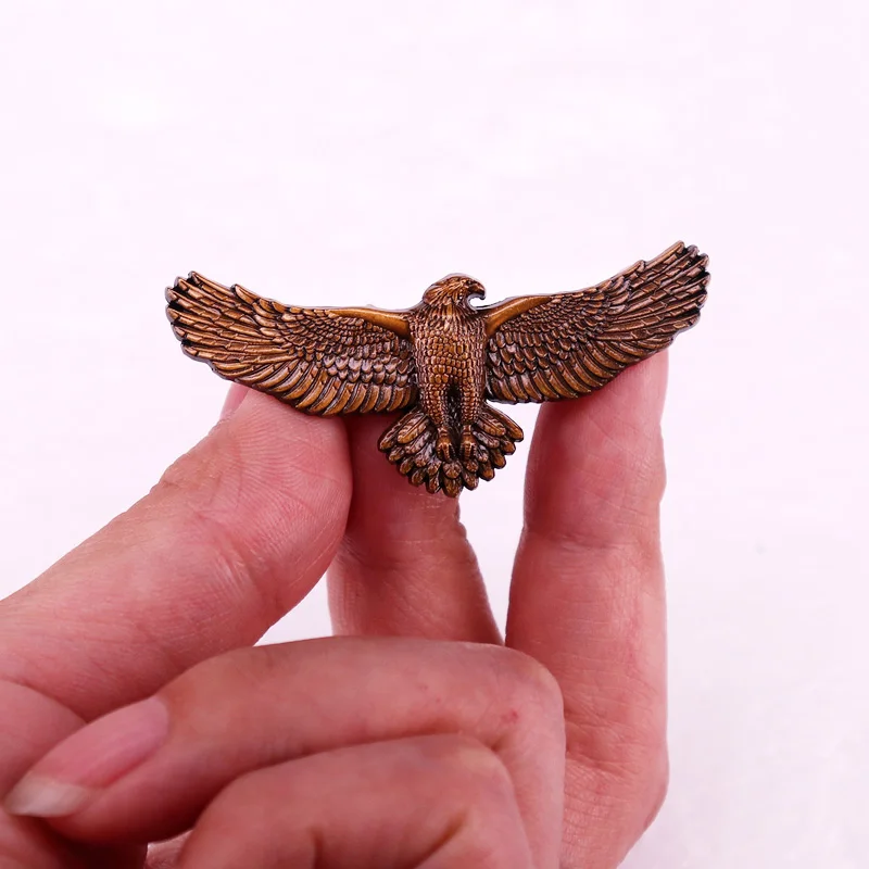 خمر النسر شارة المينا دبوس بروش المجوهرات إرسال هدية لصديق المشجعين