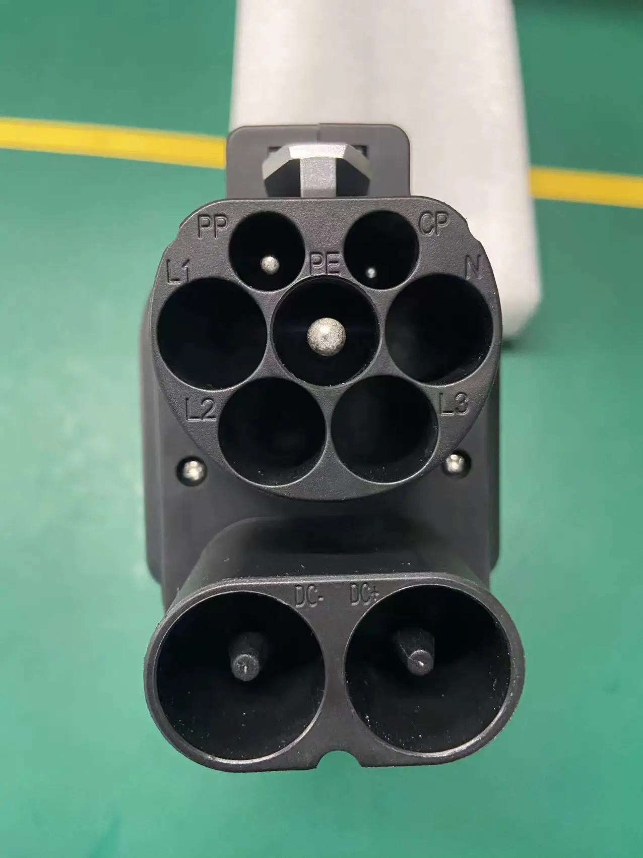 

EV 250A DC CCS2 to CHADEMO Adapter New Energy Electric Vehicle DC Fast Charging CCS2 to CHADEMO