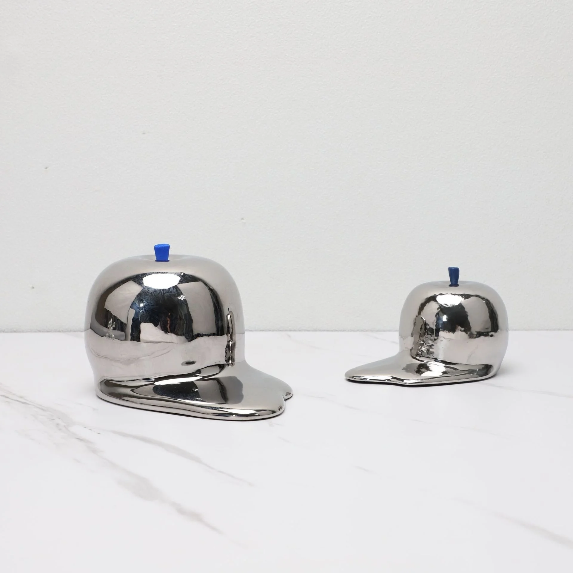 

Nordic minimalist resin silver fluid Apple model room bedroom living room dining room study home decoration
