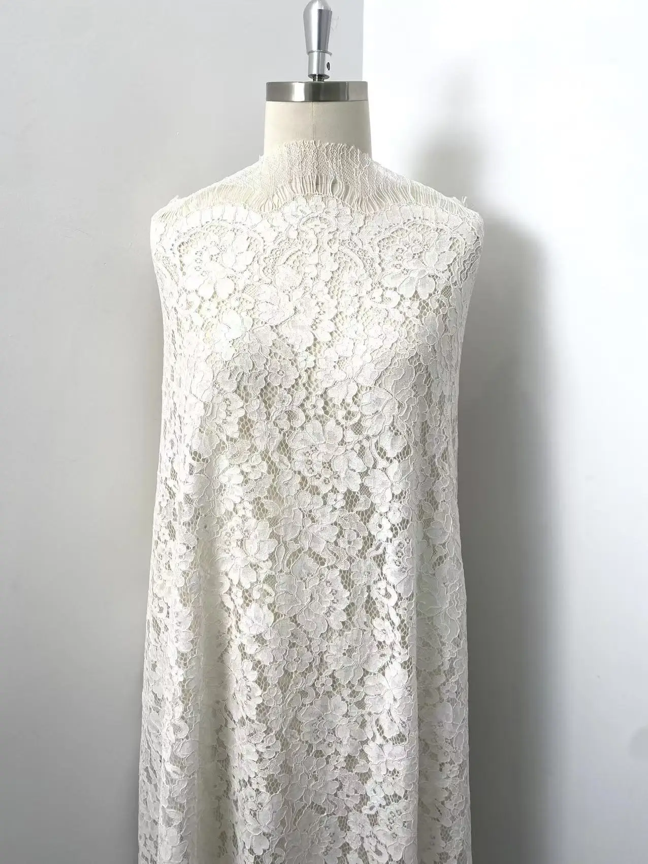 

Vintage embroidered lace fabric soft lightweight material,wedding dressmaking lace, vintage overlay fabric floral patterns，1.5M