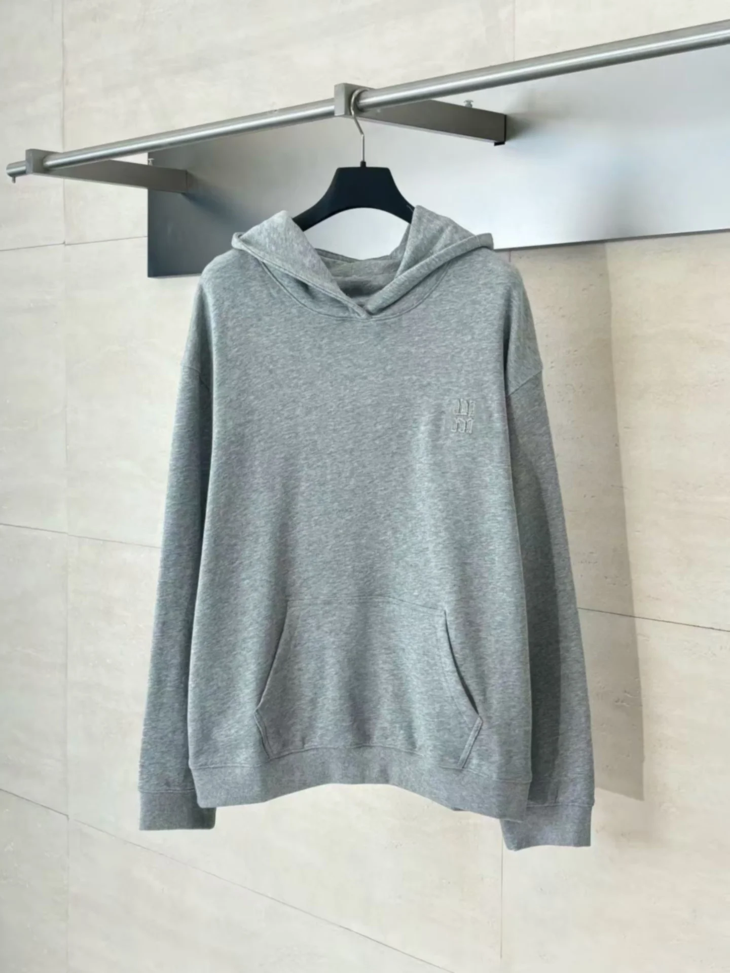 

Новая мягкая удобная толстовка с капюшоном 2025 года с вышитой нашивкой-логотипом для мужчин и женщин, повседневная, из органического хлопка, с длинным рукавом, круглым вырезом