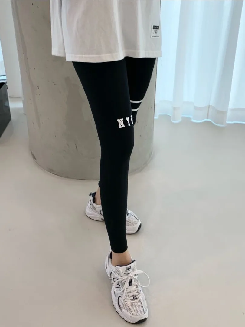 슬리밍 효과 하이웨이스트 탄력 레터 패턴 더블 스트라이프 타이트 핏 베이스 레이어 팬츠 가을 신상 동대문